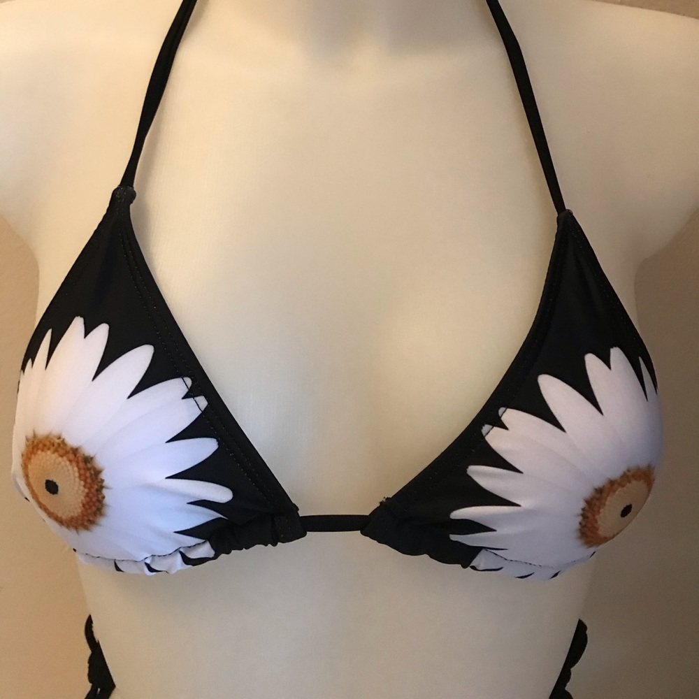 Bikini - Picture 2 of 7